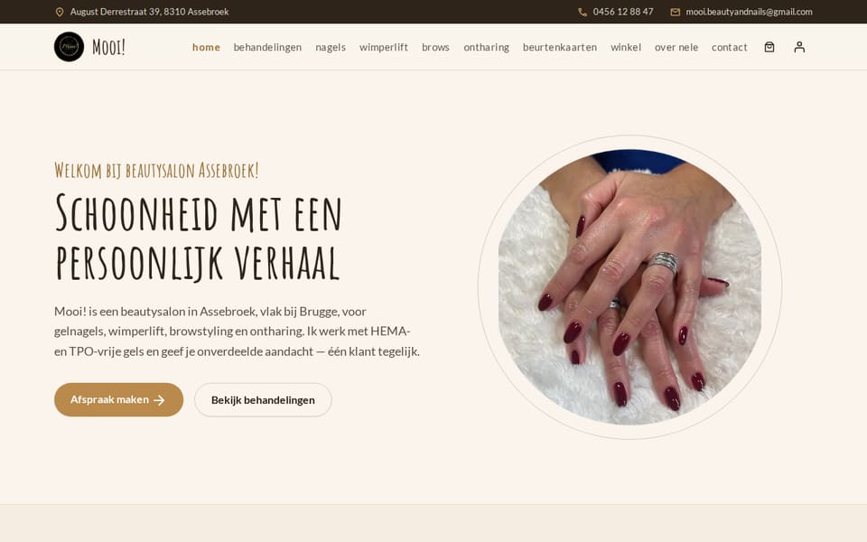 Begin van ontwerp 2: adres en telefoon bovenaan, een titel in sierletters en een ronde foto van gelakte nagels